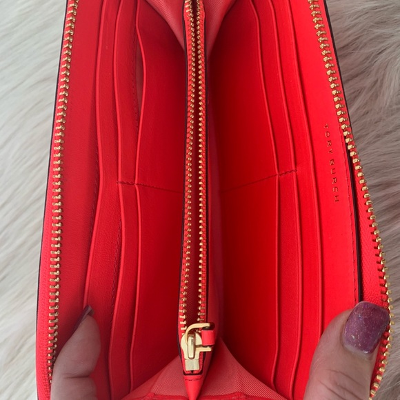 Tory Burch Georgia zip continental wallet. - Picture 4 of 9